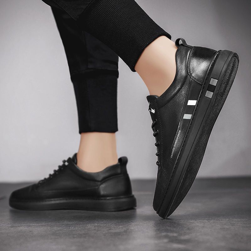 VEIGGARA | Sneakers i äkta läder ©